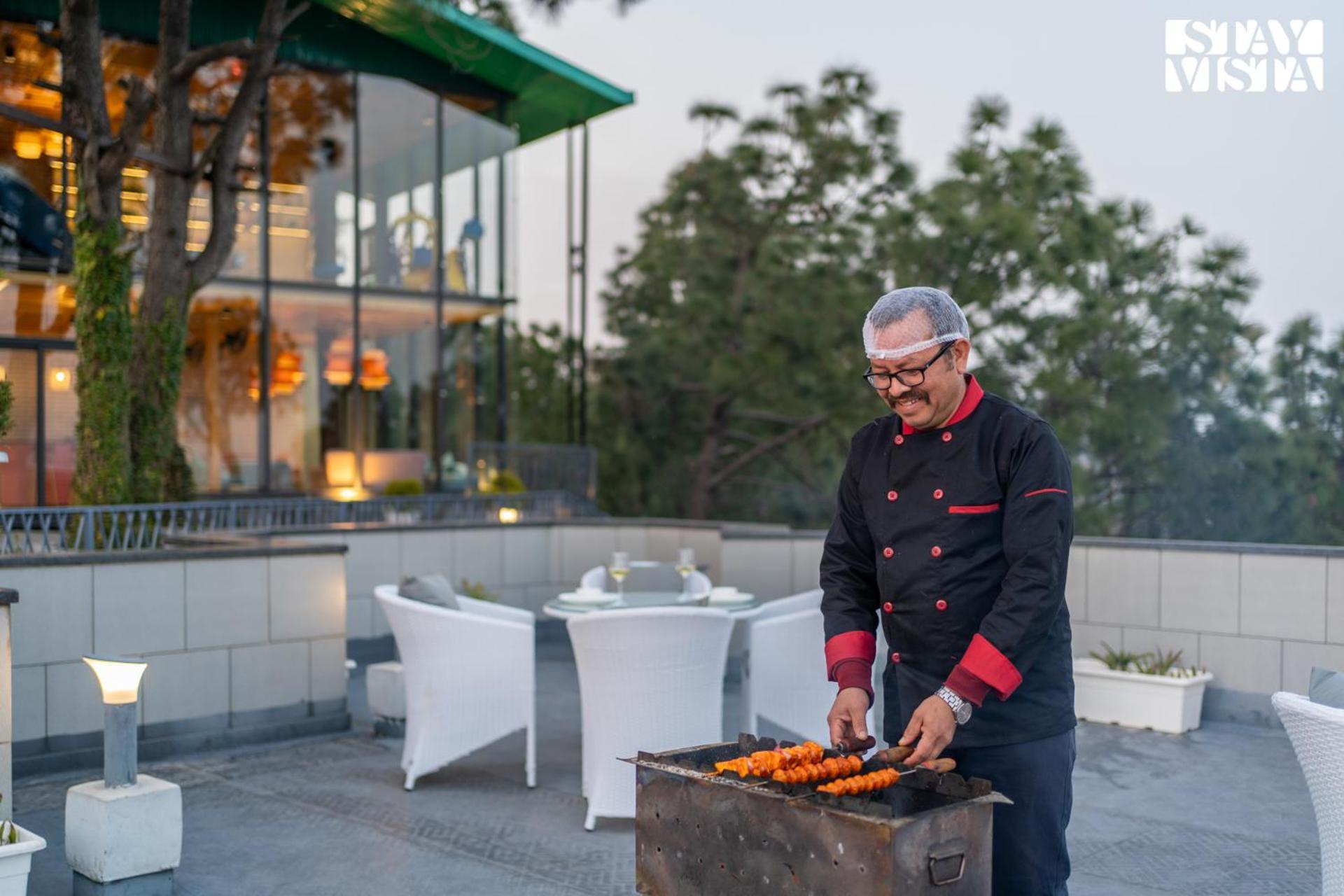Stayvista At Serene With Outdoor Bonfire Barog Bagian luar foto